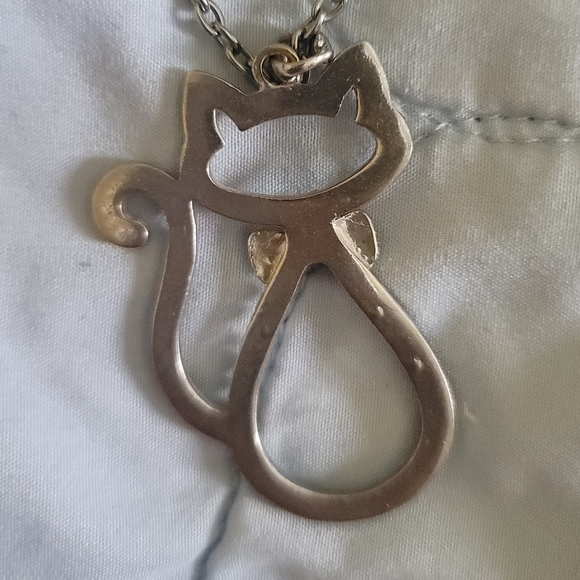 NWOT Cat with Bow Tie Charm Necklace - Picture 9 of 9